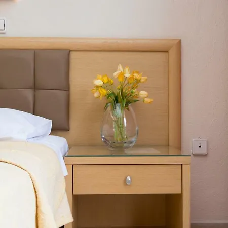 Natassa Hotel 2*